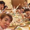 タレントの重盛さと美、めちゃイケメンバーとバイキングの写...