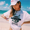 女優の仲里依紗、夫の中尾明慶とおそろいTシャツとビキニ姿を...