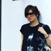 歌手のDAIGO、行きつけの美容室の前でのオシャレ写真