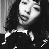 女優の榮倉奈々、ななの日に投稿したオシャレなモノクロ写真...