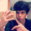 俳優の水嶋ヒロ、髪を切った時の自撮り写真で手の血管が話題