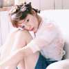 モデルの村田倫子、ソファに座っている姿がお人形みたい