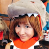 紗栄子、USJのお土産屋でJAWSの被り物をかぶった姿が可愛い