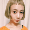 三戸なつめ、金髪にした写真が「木村カエラみたい」と話題